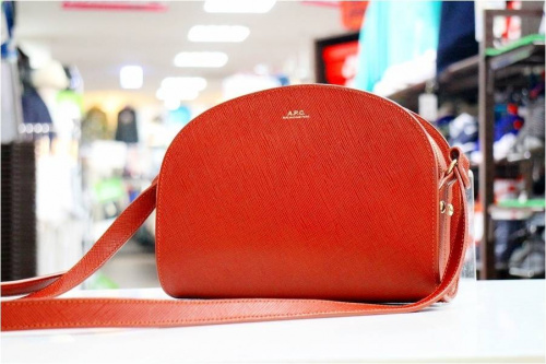 アーペーセーのバッグ