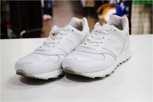 スニーカーのM1400