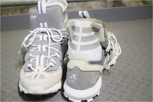 コラボのスニーカー