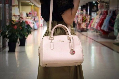 FRULAのバッグ