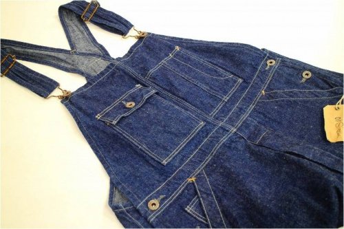 デニムのオーバーオール