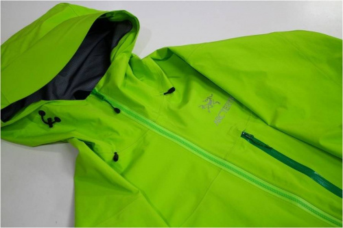 マウンテンパーカーのブランド