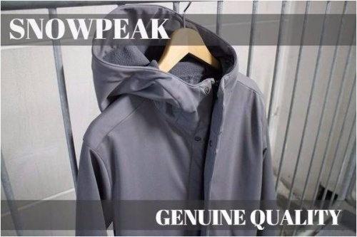 SNOWPEAKのマウンテンパーカー