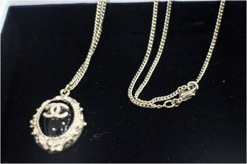 ネックレスのイヤリング