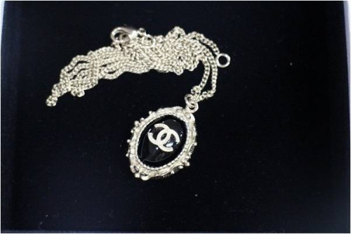 イヤリングのブランド