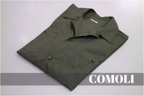 COMOLIのオープンカラーシャツ