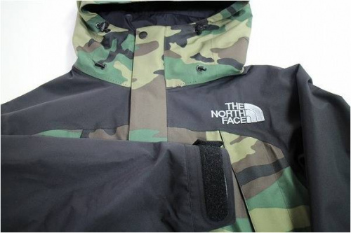 マウンテンパーカーのアウトドア