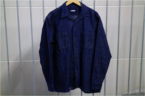 オープンカラーシャツのワイドデニム