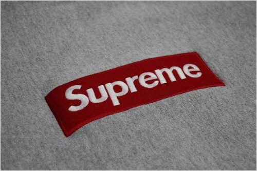 SUPREMEのボックスロゴ