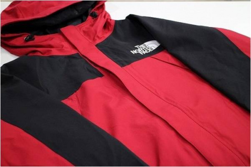 マウンテンジャケットのアウトドア