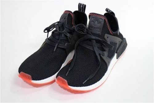 NMDのスニーカー