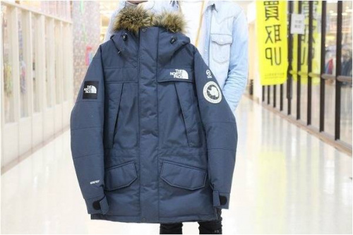 アンタークティカパーカーのアウトドア