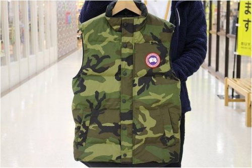 ギャルソンベストのフリークスストア別注