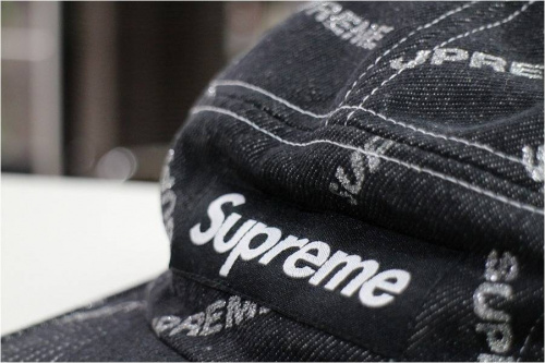 SUPREMEのキャップ