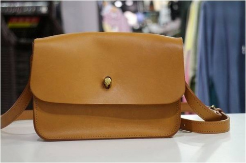 レザーバッグのBSHOP