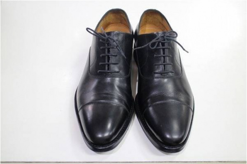 ジャランスリウァヤのドレスシューズ