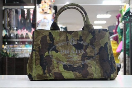 買取入荷のプラダ