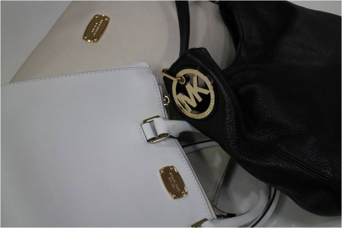 買取入荷のキャリアファッション