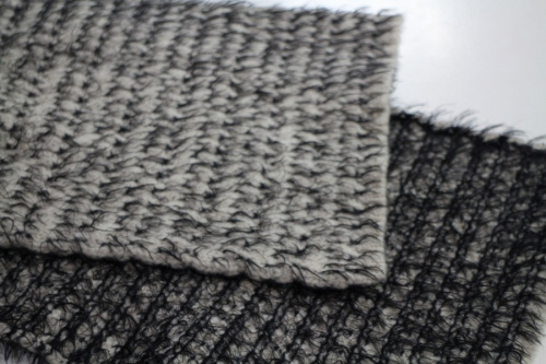 タートルネックニットの川崎