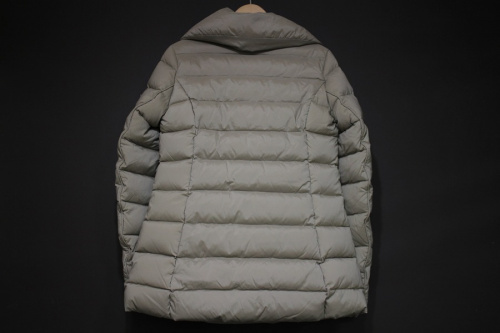 タトラスのダウンジャケット