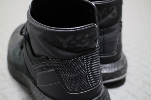 Y-3（ワイスリー）のY-3