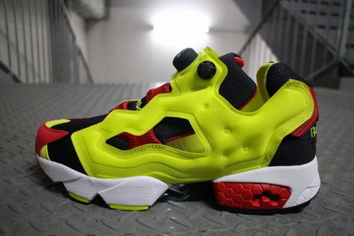 リーボックのスニーカー