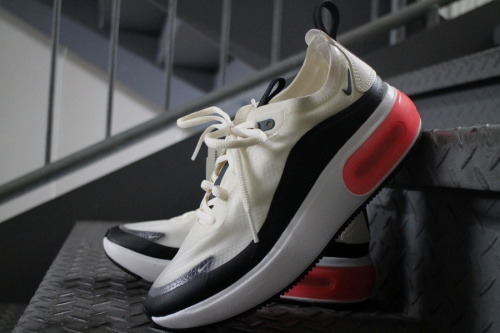 スニーカーのNIKE