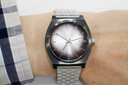 ビジネスアイテムのNIXON
