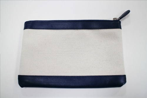 バレンシアガのポーチ