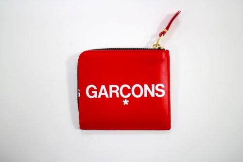 コムデギャルソンのHuge Logo Wallet