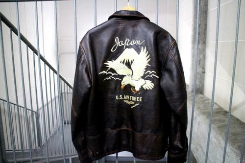 アヴィレックスのCOW VINTAGE SUKA JACKET