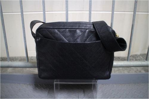 シャネルのキャビアスキンショルダーバッグ