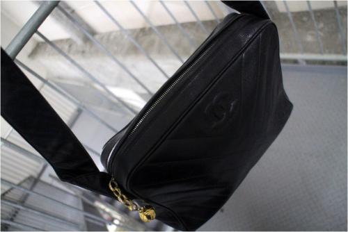 キャビアスキンショルダーバッグのレディース