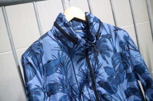 ボタニカル柄ブルゾンのメンズ