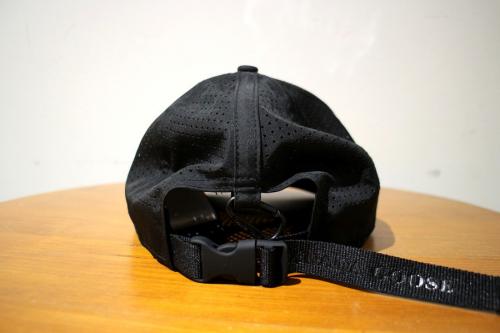 カナダグースのLOGO TRUCKER CAP