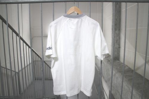 アディダスのヴィンテージロゴTシャツ