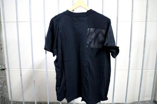 ナイキ×サカイのハイブリッドTシャツ