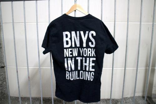 ブラックアイパッチのプリントTシャツ