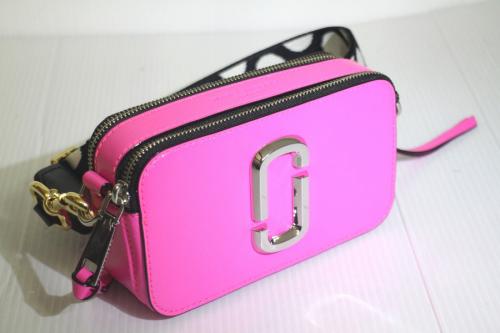 マークバイマークジェイコブスのSNAPSHOT FLUORO CAMERA BAG