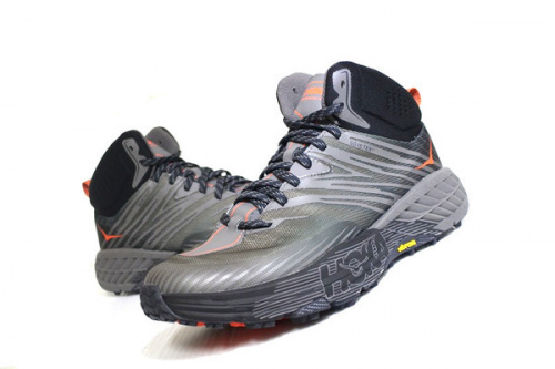 スニーカーのHOKAONEONE