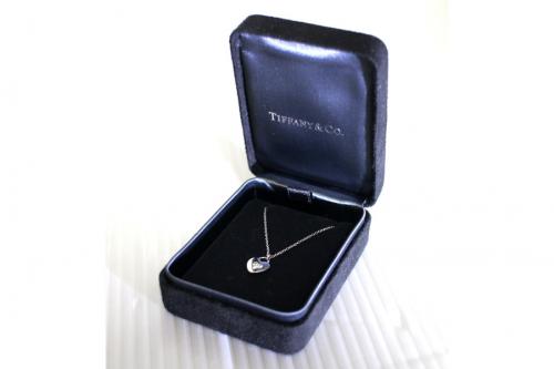 センチメンタルハートネックレスのハートロックダイヤネックレス