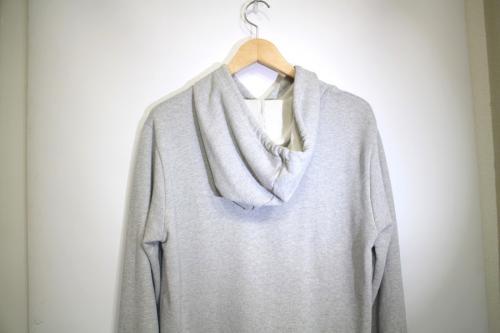 アーペーセー × カーハートのSTASHフーディ