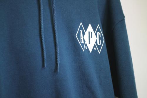 アーペーセーのプルオーバーパーカー