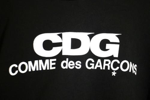 グッドデザインショップ コムデギャルソンのロゴプリントパーカー