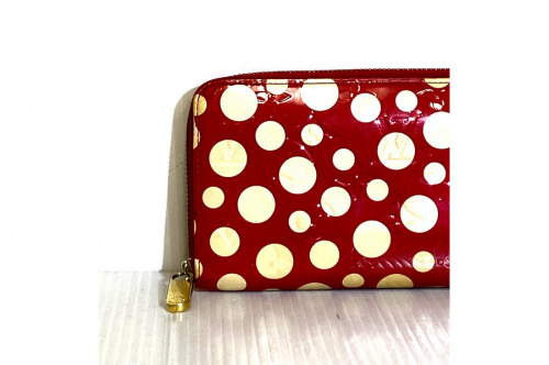 ラグジュアリーブランドのLOUIS VUITTON 　