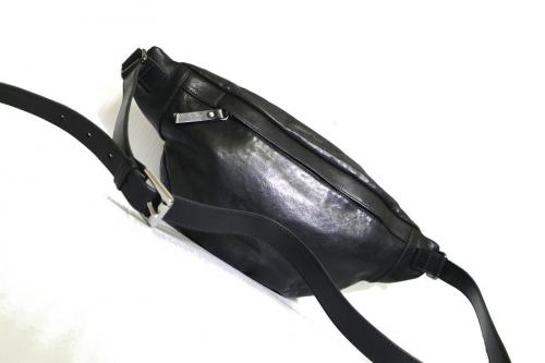 ジミーチュウのスタースタッズクロスボディバッグ