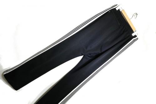 ニードルスの別注ナロートラックパンツ