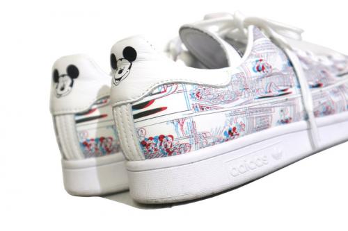 アディダスオリジナル×ミッキーマウスのコラボスタンスミス