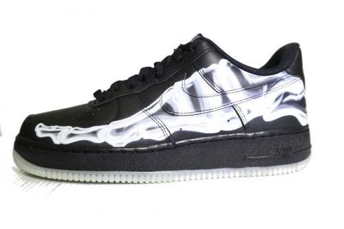ナイキのAIR FORCE 1 07 SKELETON QS