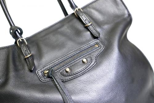 バレンシアガのザ・ペーパー・ト－トバッグ